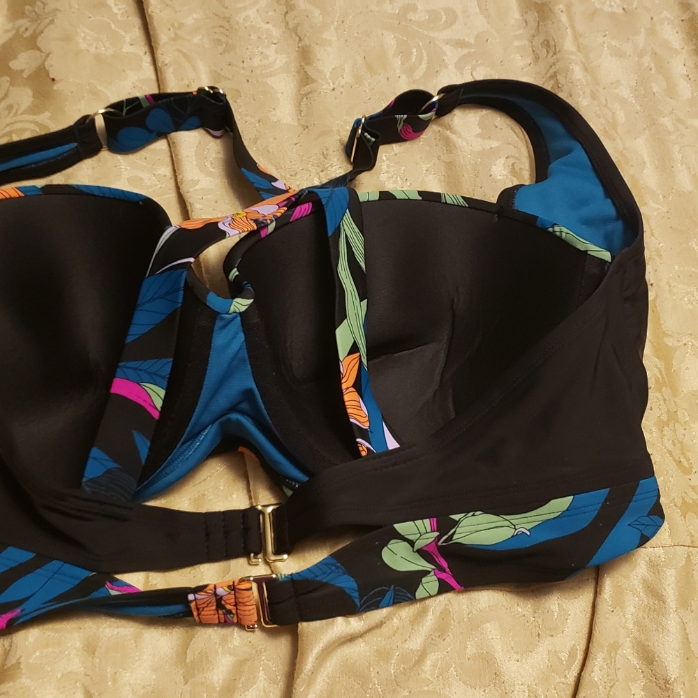 Swim top - Picture 2 of 3